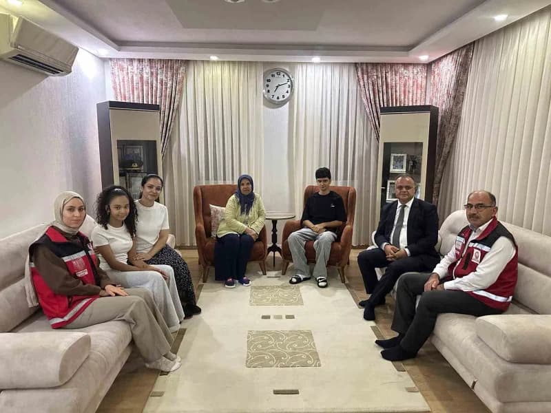 Mut ilçesinde Kaymakam Osman Çelikkol'un 19 Eylül Gaziler Günü kapsamında gazi ailelerini ziyaret etmesi