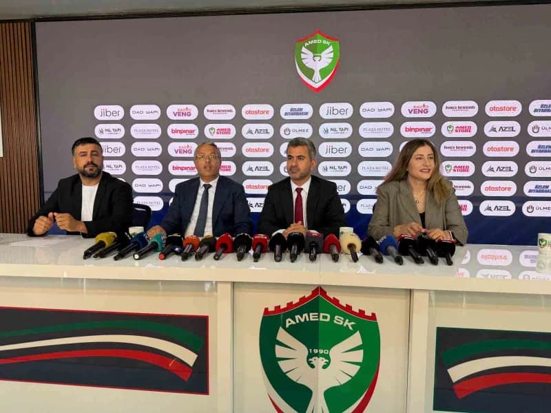 Amed Sportif Faaliyetler Kulübü Başkanı Nahit Eren, bilet satışı sırasında ilk 10 dakika içinde 122 bin kişinin bilet al