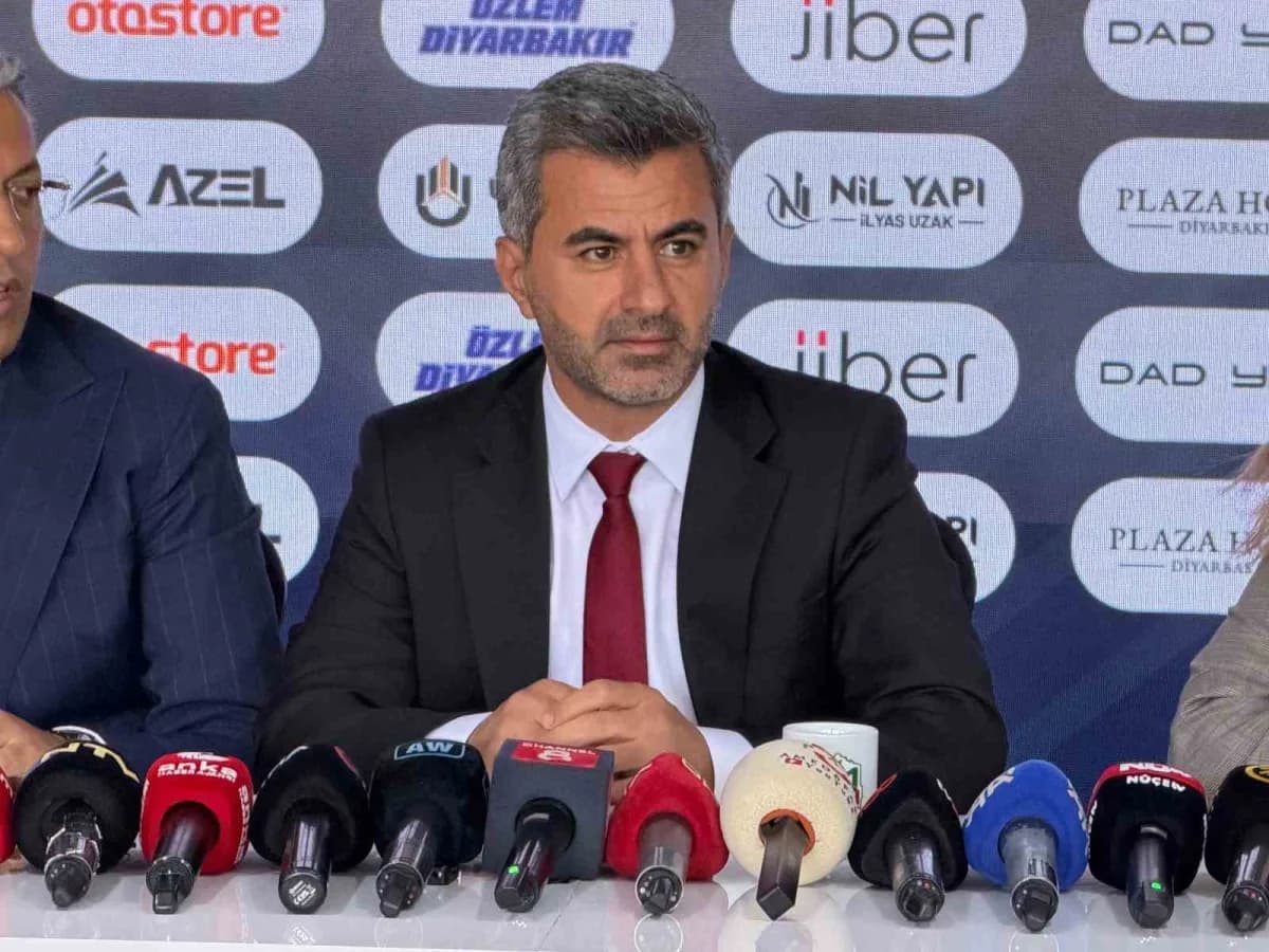 Amed Sportif Faaliyetler Kulübü Başkanı Nahit Eren, bilet satışı sırasında ilk 10 dakika içinde 122 bin kişinin bilet al