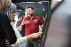 Elazığ Eski Öğretmen Evi mevkiinde NARKO TIR kapılarını açtı, vatandaşlar eğitim tırını ziyaret ediyor