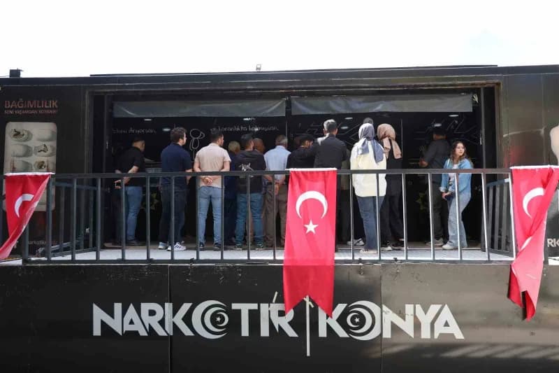 Eski Öğretmen Evi mevkiindeki 40 metrekarelik modern Eğitim standında, uzman Narkotik polisleri özellikle üniversite gen