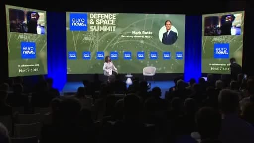NATO Genel Sekreteri Mark Rutte, Brüksel’de düzenlenen savunma zirvesinde konuşuyor