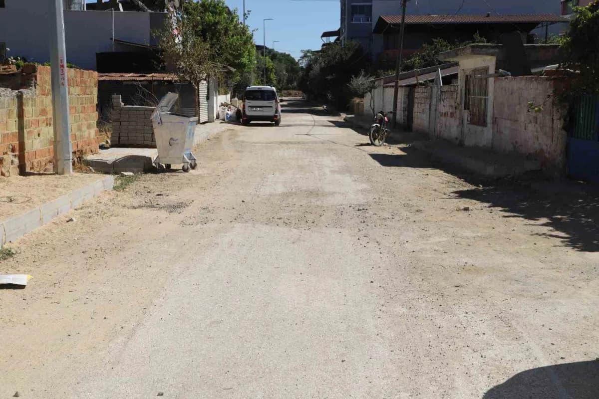 Nazilli Çapahasan Mahallesi’nde yenilenecek 5 sokakta yol yapım çalışması için hazırlıklar sürüyor