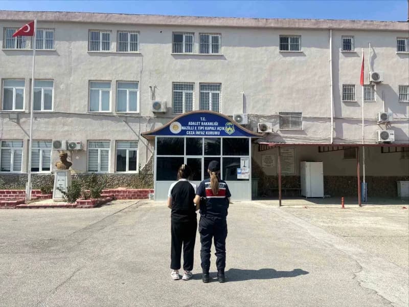 Nazilli ilçesinde jandarma ekipleri tarafından yakalanan hapis cezasıyla aranan şahıs