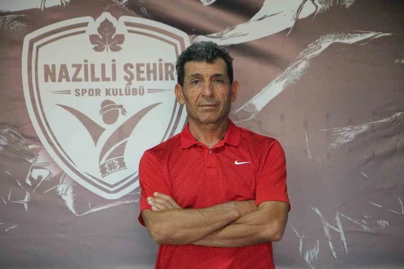 Nazilli Şehir Spor teknik direktörü Ayhan Yıldız takımın yeni sezon hazırlıklarında