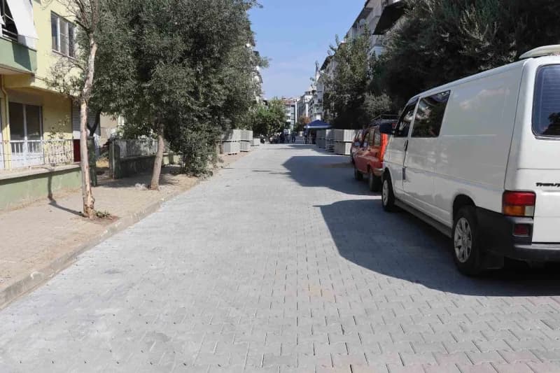 Nazilli Belediyesi’nin Eylül ayı çalışma programında yer alan 25 noktadan 19’unda yol yenileme çalışmaları tamamlanırken