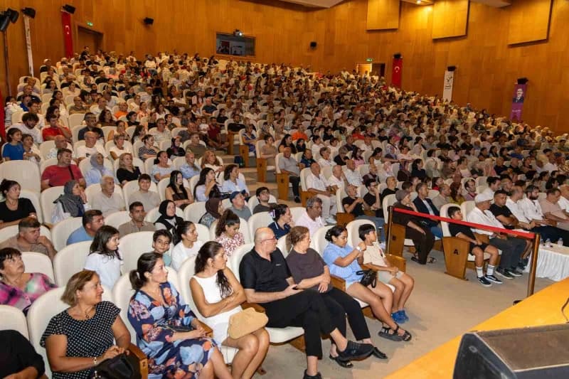 Neşet Ertaş, vefatının yıl dönümünde Manavgat Belediyesi tarafından düzenlenen özel bir gecede anıldı.