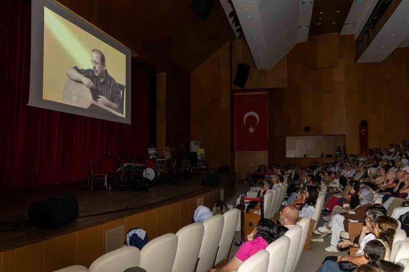 Neşet Ertaş, vefatının yıl dönümünde Manavgat Belediyesi tarafından düzenlenen özel bir gecede anıldı.
