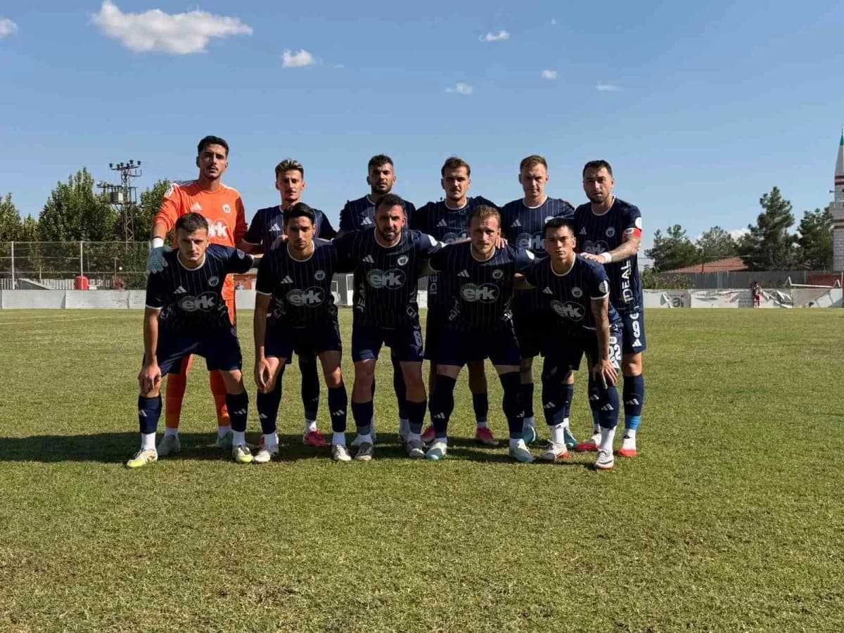 Diyarbekirspor ile Erciyes 38 FSK arasında Diyarbakır Seyrantepe 2 Nolu Saha'da oynanan Nesine 3. Lig 3. Grup maçı