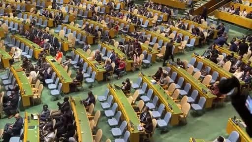Binyamin Netanyahu BM Genel Kurulu kürsüsünde konuşma yaparken boş kalan salon