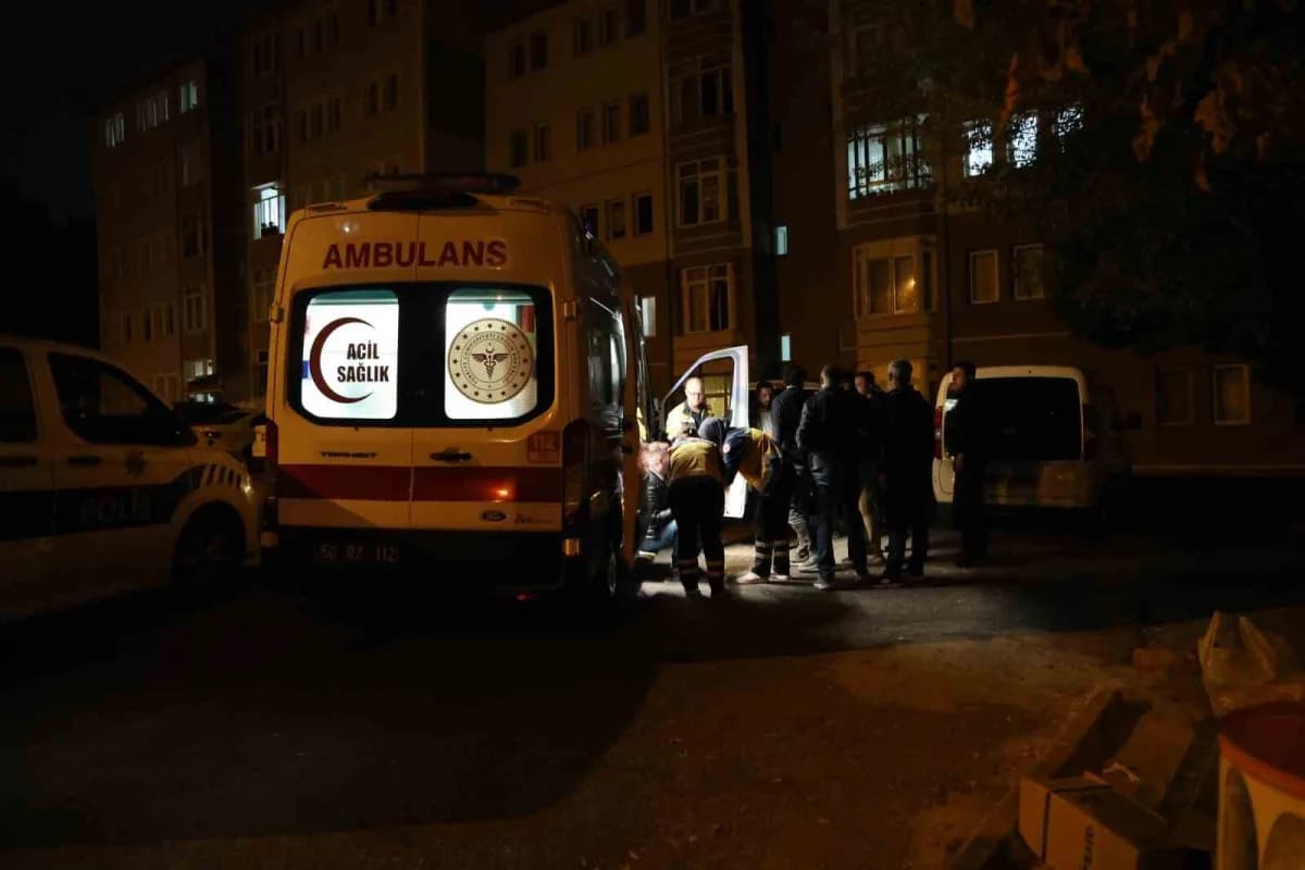 Nevşehir’de aile içerisinde çıkan kavgada kırılan camlar nedeniyle yaralanan 2 kişi hastaneye kaldırılırken, yaralılarda