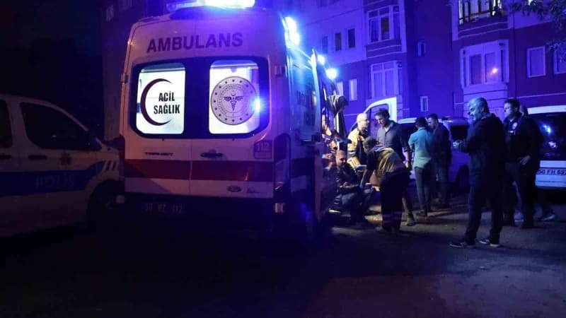 Nevşehir’de aile içerisinde çıkan kavgada kırılan camlar nedeniyle yaralanan 2 kişi hastaneye kaldırılırken, yaralılarda