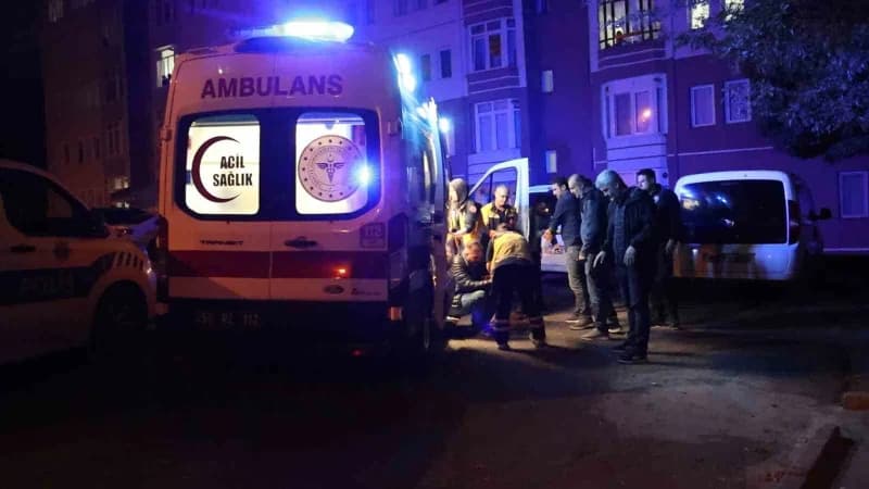 Nevşehir’de aile içerisinde çıkan kavgada kırılan camlar nedeniyle yaralanan 2 kişi hastaneye kaldırılırken, yaralılarda