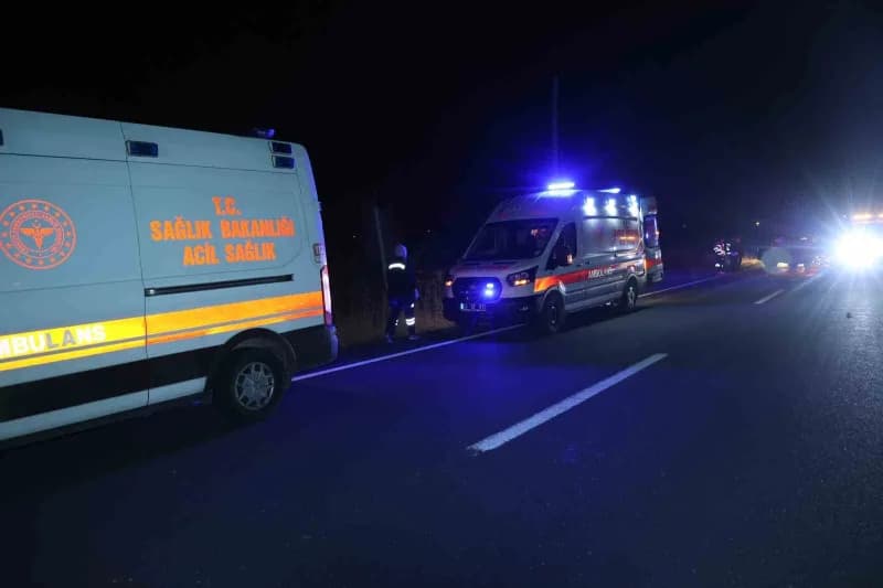 Nevşehir’de alkollü bir genç, arkadaşının aracını izinsiz alarak yaptığı kazada kendisiyle birlikte yanındaki kız arkada