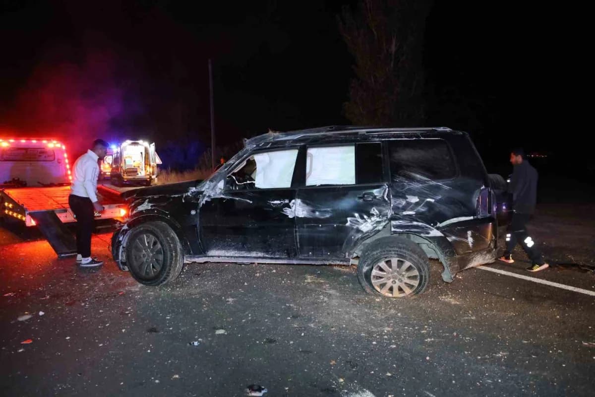 Nevşehir’de alkollü bir genç, arkadaşının aracını izinsiz alarak yaptığı kazada kendisiyle birlikte yanındaki kız arkada