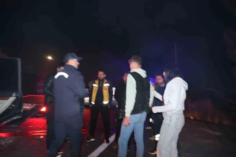 Nevşehir’de alkollü bir genç, arkadaşının aracını izinsiz alarak yaptığı kazada kendisiyle birlikte yanındaki kız arkada