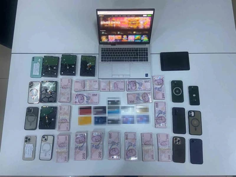 Nevşehir İl Emniyet Müdürlüğü Siber Suçlarla Mücadele Şube Müdürlüğü ekipleri sahte bahis operasyonu yapıyor