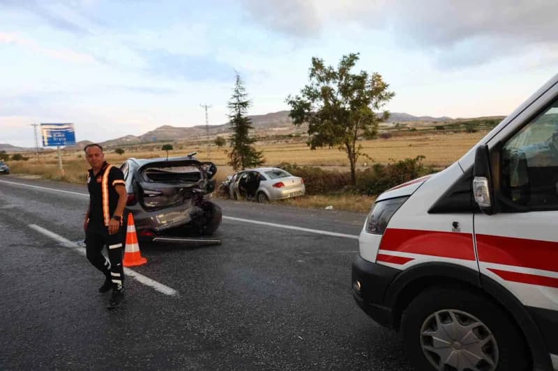 Nevşehir’de seyir halindeki otomobilin aynı istikamette ilerleyen başka bir otomobile arkadan çarpması sonucu meydana ge
