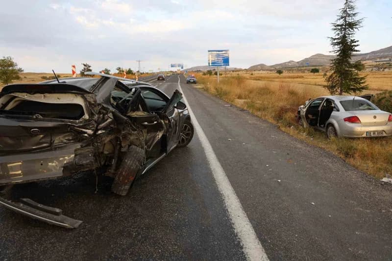Nevşehir’de seyir halindeki otomobilin aynı istikamette ilerleyen başka bir otomobile arkadan çarpması sonucu meydana ge