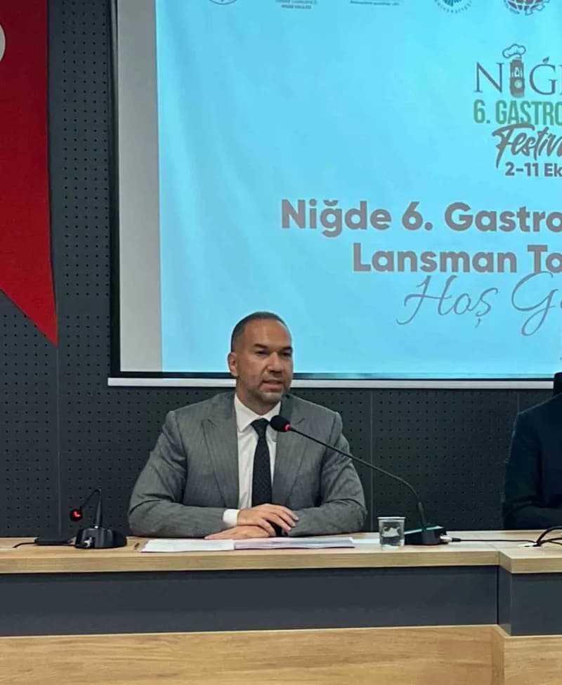 Belediye Başkanı Emrah Özdemir konuştu.