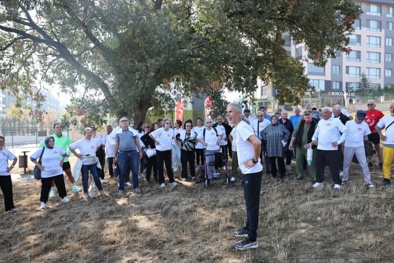 Nilüfer Belediyesi, Dünya Alzheimer Ayı etkinlikleri kapsamında toplumsal farkındalık oluşturmak ve hastalıktan korunmad