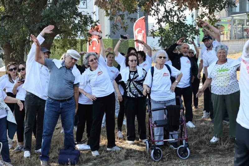 Nilüfer Belediyesi, Dünya Alzheimer Ayı etkinlikleri kapsamında toplumsal farkındalık oluşturmak ve hastalıktan korunmad