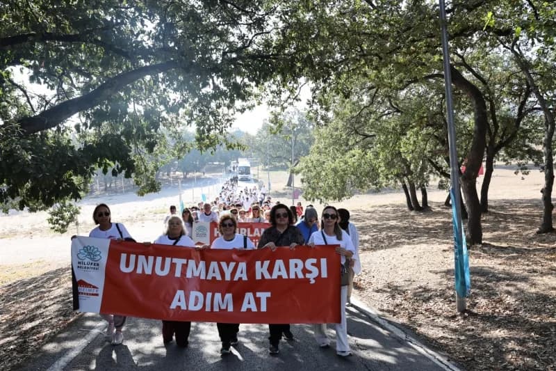 Nilüfer Belediyesi, Dünya Alzheimer Ayı etkinlikleri kapsamında toplumsal farkındalık oluşturmak ve hastalıktan korunmad