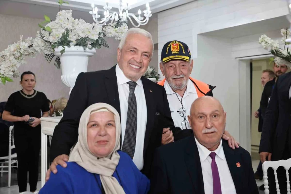 Nilüfer Belediyesi, Gaziler Günü dolayısıyla düzenlediği buluşmada Şehit Aileleri, Gaziler ve yakınlarını aynı sofrada b
