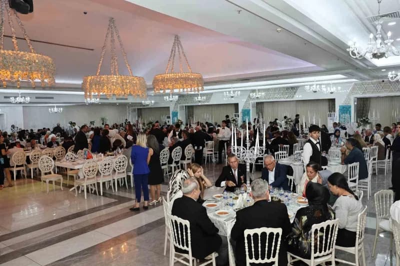 Nilüfer Belediyesi, Gaziler Günü dolayısıyla düzenlediği buluşmada Şehit Aileleri, Gaziler ve yakınlarını aynı sofrada b