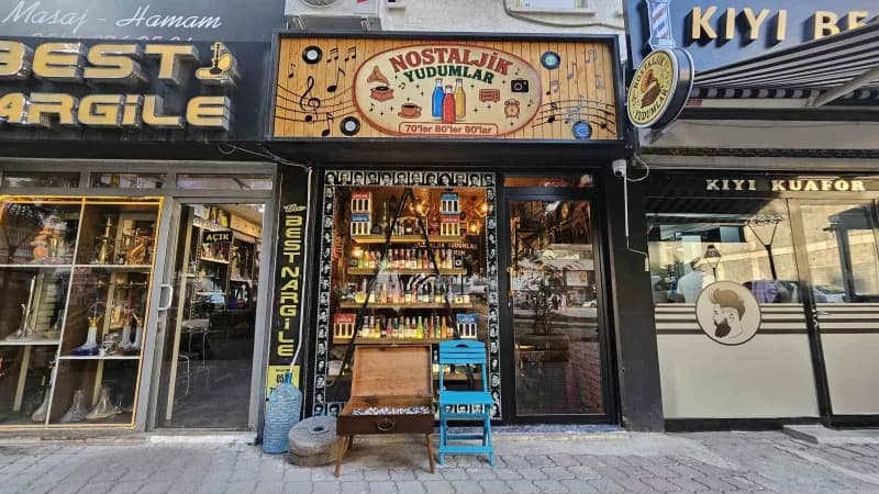 Kahramanmaraş merkezli depremlerin açtığı yaraların sarılmaya çalışıldığı Hatay’ın İskenderun ilçesindeki nostalji temal