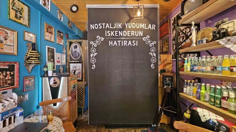 Kahramanmaraş merkezli depremlerin açtığı yaraların sarılmaya çalışıldığı Hatay’ın İskenderun ilçesindeki nostalji temal