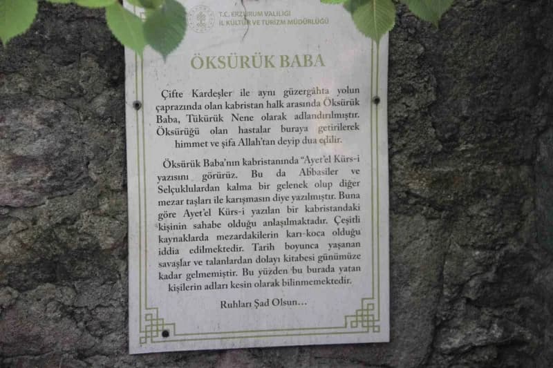 "Öksürük Baba" olarak bilinen tarihi ziyaretgâh, özellikle Öksürük rahatsızlığı yaşayan vatandaşların şifa umuduyla ziya