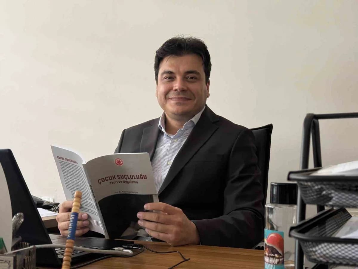 Prof. Dr. Miraç Burak Gönültaş okul saldırganlarının davranışlarını değerlendirirken konuşuyor