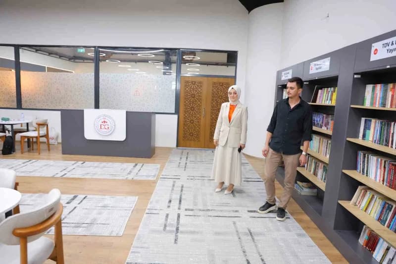 Saldırıda hayatını kaybeden öğretmen ve öğrencilerin isimleri, Abdülhamithan Camii içinde hizmete sunulan Gençlik merkez