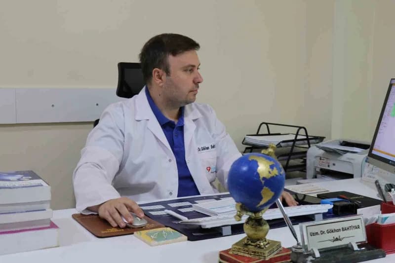 Denizli Tekden Hastanesi Psikiyatri Uzmanı Dr. Gökhan Bahtiyar açıklama yaparken