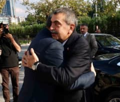 Okul bahçesinde görev yapan bahçe görevlileri ve okul güvenliği önlemleri