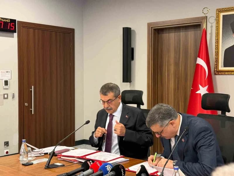 İçişleri Bakanı Mustafa Çiftçi, "İlk defa bu sene okullarımızda 31 bin tane bahçe görevlisi istihdam etmiş olduk" dedi.