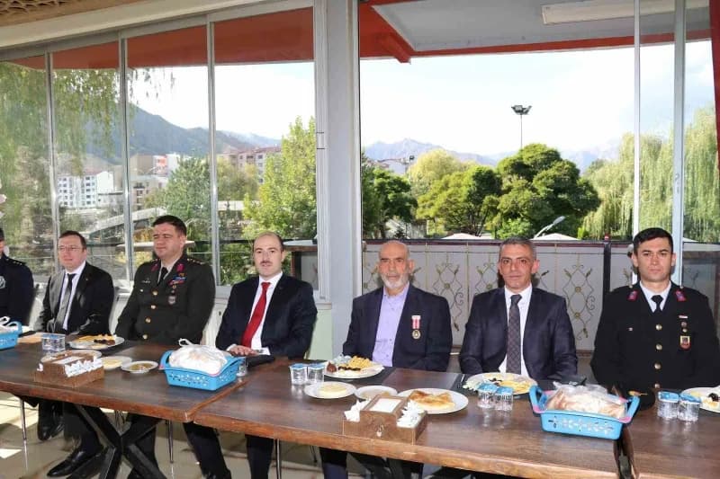 Erzurum’un Oltu ilçesinde, 19 Eylül Gaziler Günü düzenlenen resmi tören ve programlarla kutlandı.