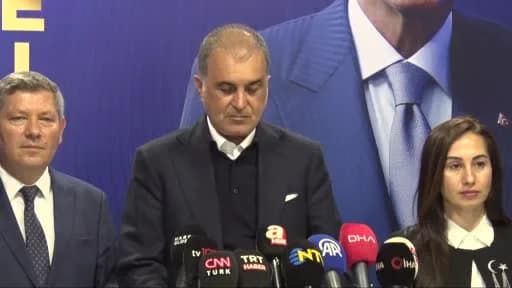 AK Parti Sözcüsü Ömer Çelik basın açıklaması yaparken