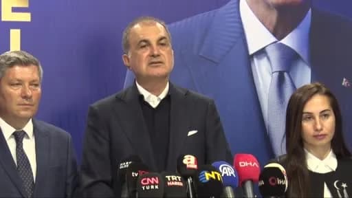 AK Parti Sözcüsü Ömer Çelik basın açıklaması yaparken