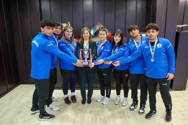 Ondokuz Mayıs Üniversitesi öğrencileri Türkiye Üniversite Sporları Federasyonu müsabakalarında madalya kazanırken