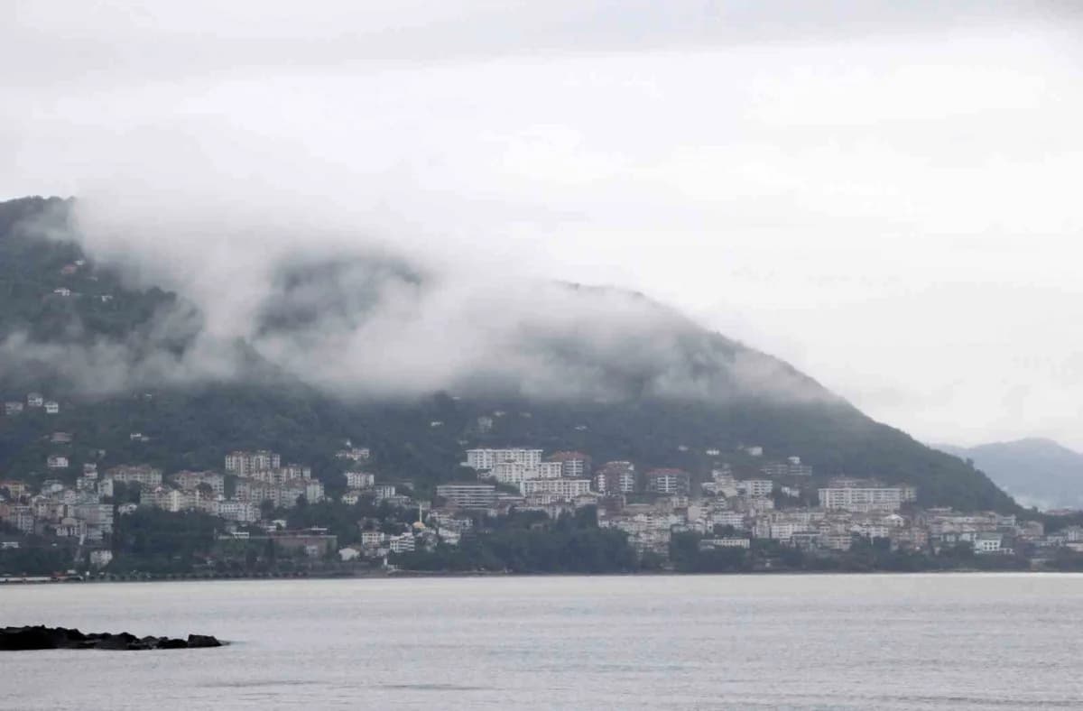 Ordu’da etkili olan sis bulutları, sahil kesiminden bakıldığında güzel görüntü oluşturdu.