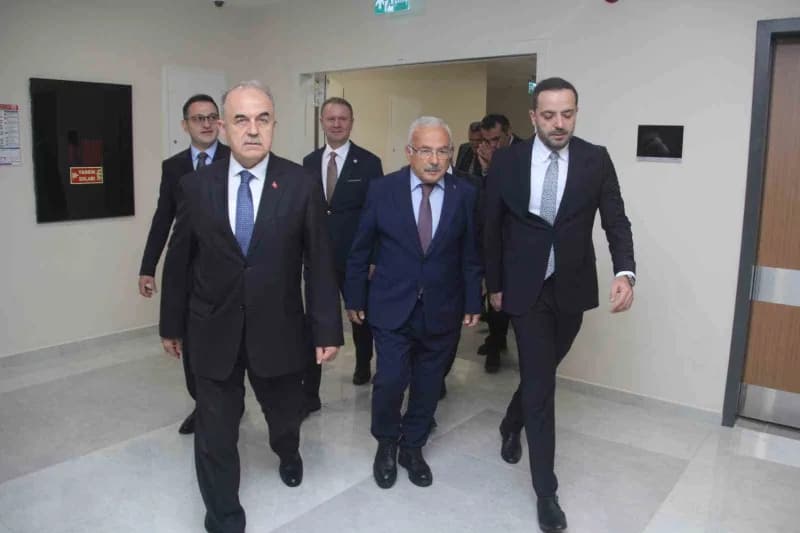 Protokol hastanede incelemelerde bulundu.