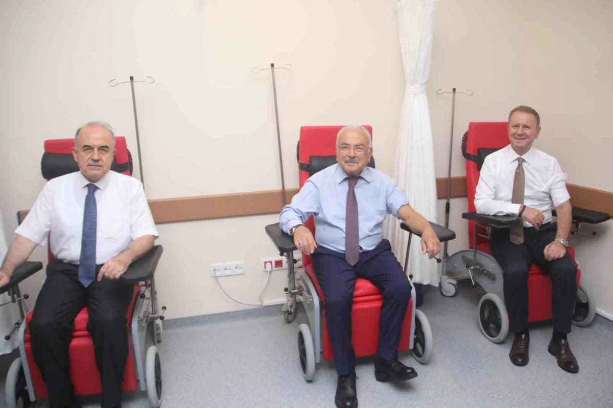 Soldan sağa Vali Muammer Erol, Büyükşehir Belediye Başkanı Dr. Mehmet Hilmi Güler, odü Rektörü Prof. Dr. Orhan Baş