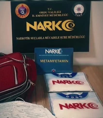 Ordu’da polis ekiplerince düzenlenen operasyonda, İran’dan Türkiye’ye giriş yapan bir şüphelinin, otogarda başka bir kiş