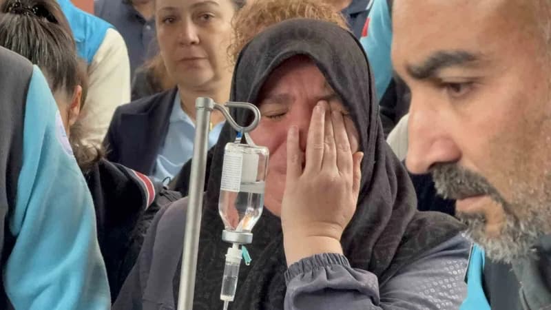 Gözyaşlarına hakim olamayarak hıçkırıklarla ağlayan Çıplak’ın yanı sıra Sağlık çalışanları ve Gür’ün ailesi de gözyaşı d