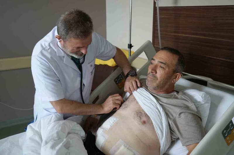 Hastanın ameliyatı Doç. Dr. Kerim Güzel tarafından başarıyla gerçekleştirildi.