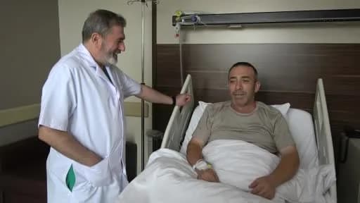 Samsun'da organları ters yerleşimli hasta Muzaffer Uzunbacak ve Genel Cerrahi Uzmanı Doç. Dr. Kerim Güzel hastane ortamı