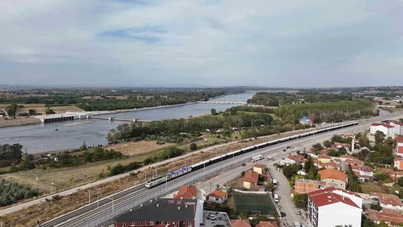 Orient Express treni Edirne’de gümrük işlemleri için mola verirken tarihi yolculuğunu sürdürüyor