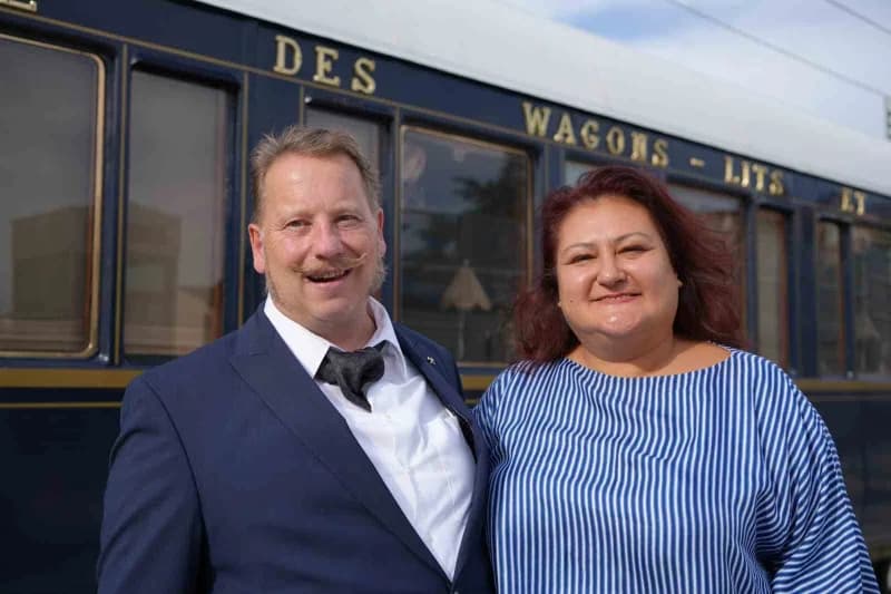 Eşinin 50'nci yaş günü hediyesi olarak seyahate katılan Almanya çıkışlı yolculardan Tansel Doğan, "Orient Express ile il